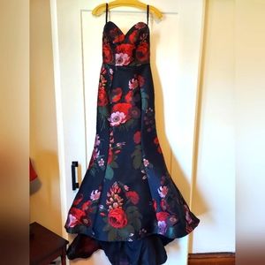 Stunning Renaissance Collections prom dress size 4